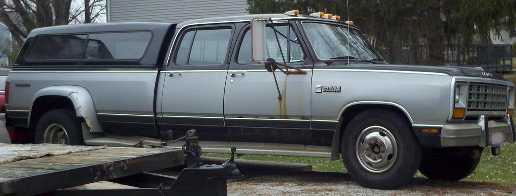 85 Dodge D350 Right Front Photo.jpg